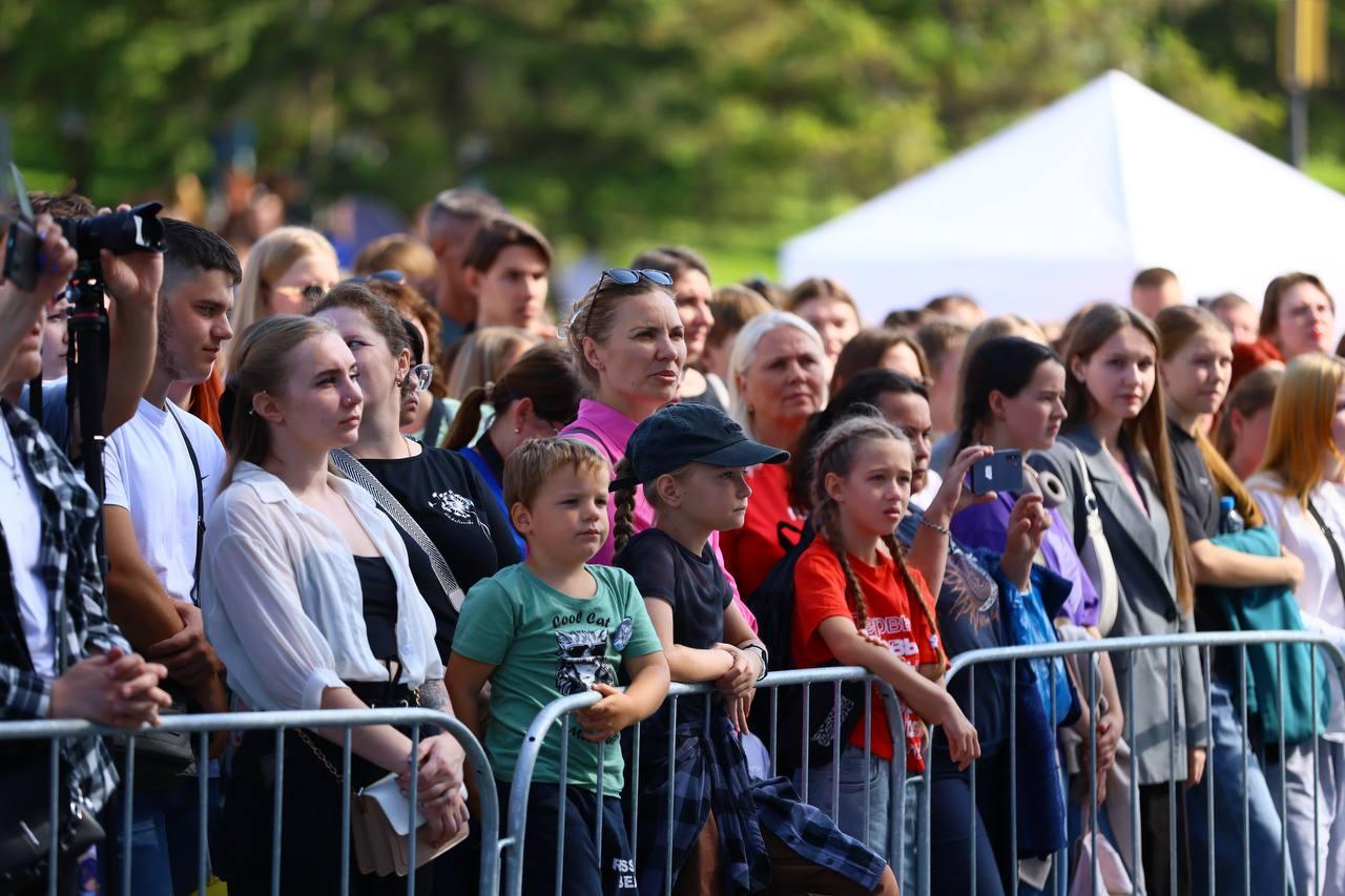 Фото Новосибирск отметил День знаний масштабной Линейкой Первых на набережной 2
