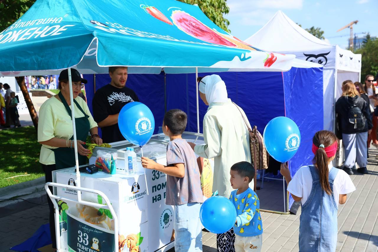 Фото «Линейка Первых» и группа «Интонация» ко Дню знаний на Михайловской набережной Новосибирска: онлайн 11 - Сиб.ФМ Фото «Линейка Первых» и группа «Интонация» ко Дню знаний на Михайловской набережной Новосибирска: онлайн 11