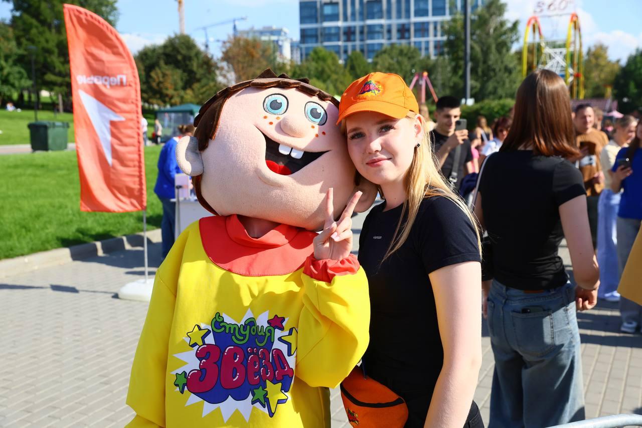 Фото Новосибирск отметил День знаний масштабной Линейкой Первых на набережной 10