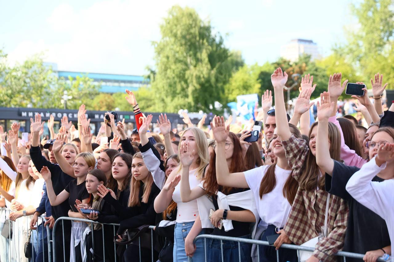 Фото Группа «Интонация» зажгла на Михайловской набережной Новосибирска 6