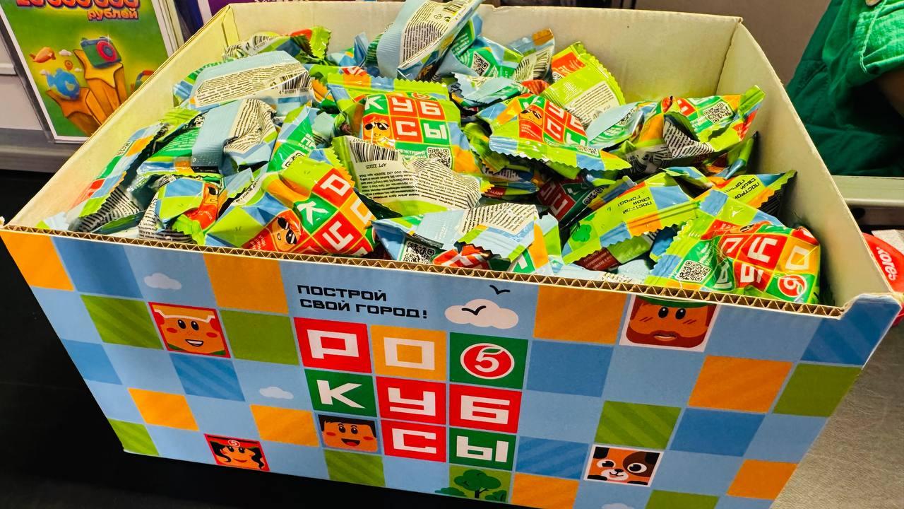 Фото В «Пятёрочку» пришли «Рокубсы» – и возможность поехать в Китай 2 - Сиб.ФМ Фото В «Пятёрочку» пришли «Рокубсы» – и возможность поехать в Китай 2