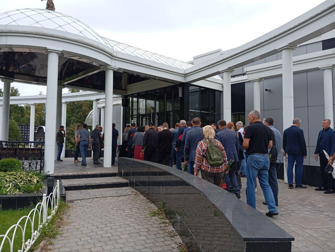 Фото В Новосибирске прощаются с экс-министром строительства Иваном Шмидтом 2 - Сиб.ФМ Фото В Новосибирске прощаются с экс-министром строительства Иваном Шмидтом 2