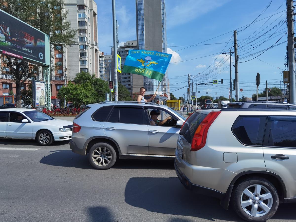 Фото Десантники в фонтанах и громкие машины. Опубликованы кадры дня ВДВ в Новосибирске 2 августа 16 - Сиб.ФМ Фото Десантники в фонтанах и громкие машины. Опубликованы кадры дня ВДВ в Новосибирске 2 августа 16