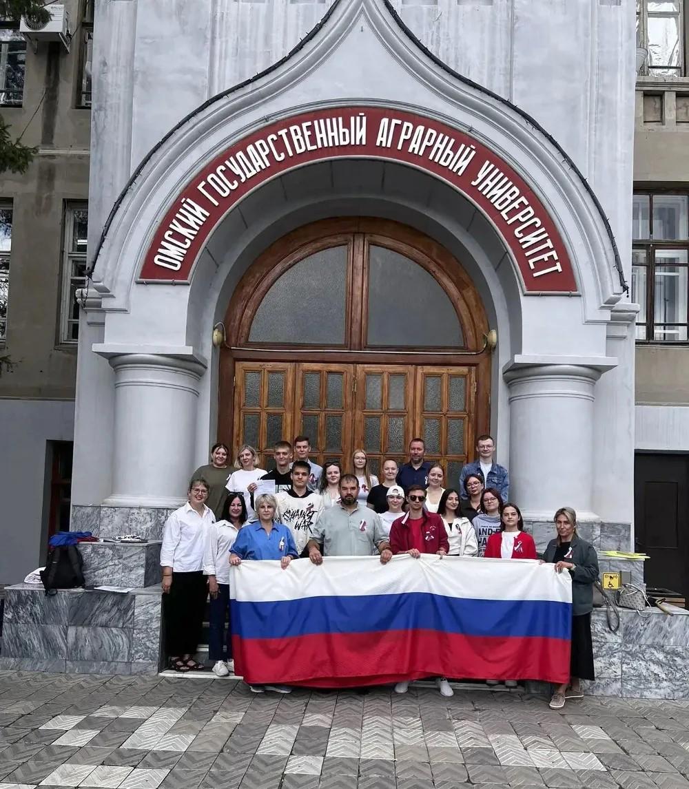 Фото В Омском ГАУ отметили День Государственного флага России 2 - Сиб.ФМ Фото В Омском ГАУ отметили День Государственного флага России 2