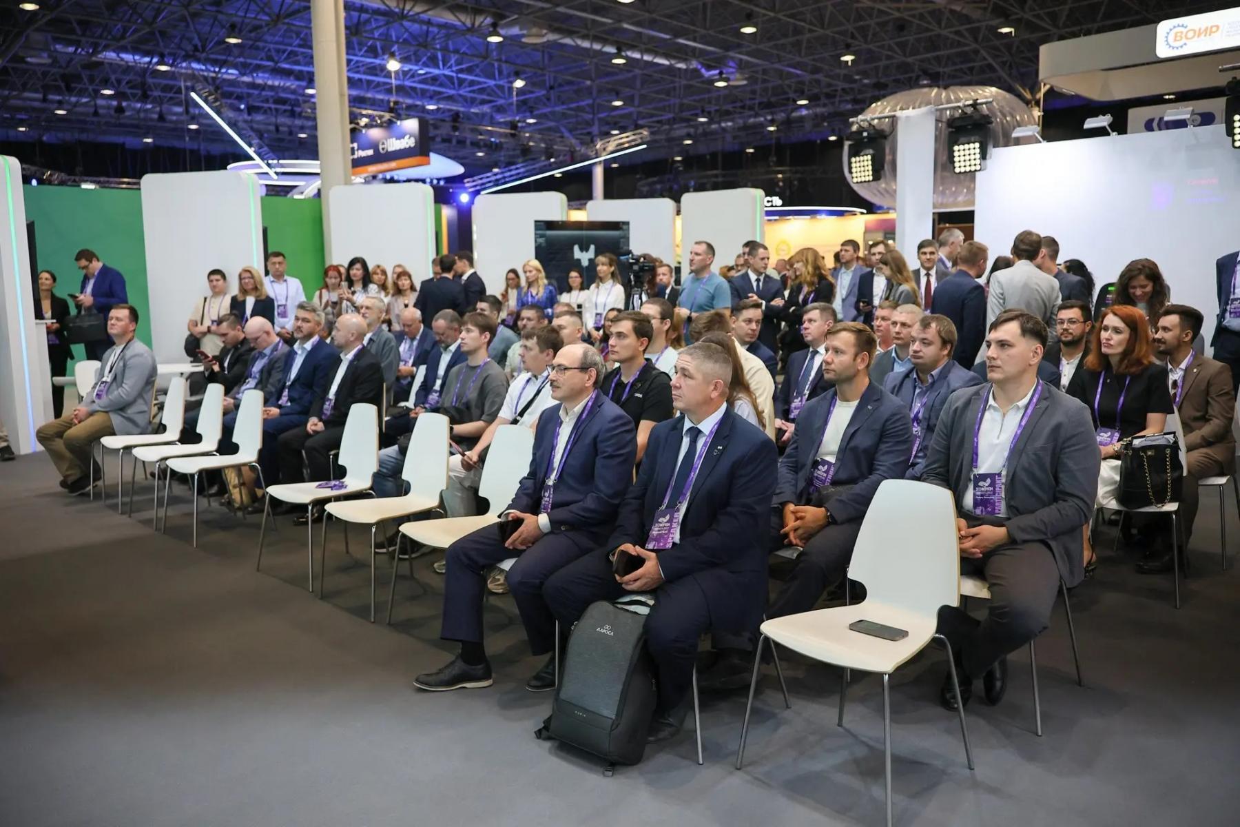 Фото В Новосибирске на форуме «Технопром-2026» крупный банк подписал ряд соглашений в сфере ИИ 2 - Сиб.ФМ Фото В Новосибирске на форуме «Технопром-2026» крупный банк подписал ряд соглашений в сфере ИИ 2