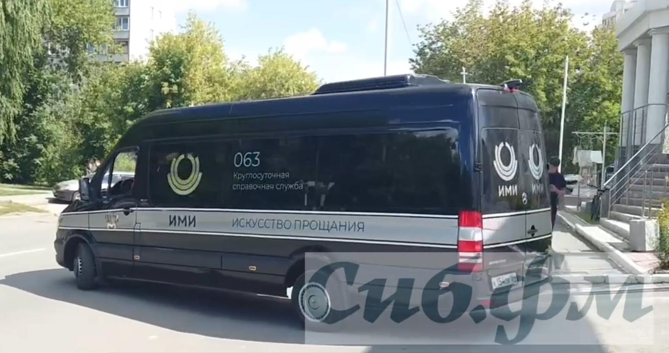 Фото ОНЛАЙН: новосибирцы пришли на похороны сотрудницы МЧС, погибшей из-за медведя на Алтае 7