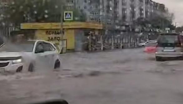 Фото Все дороги затоплены. В Новосибирске прошел сильнейший ливень. ОНЛАЙН 5 - Сиб.ФМ Фото Все дороги затоплены. В Новосибирске прошел сильнейший ливень. ОНЛАЙН 5