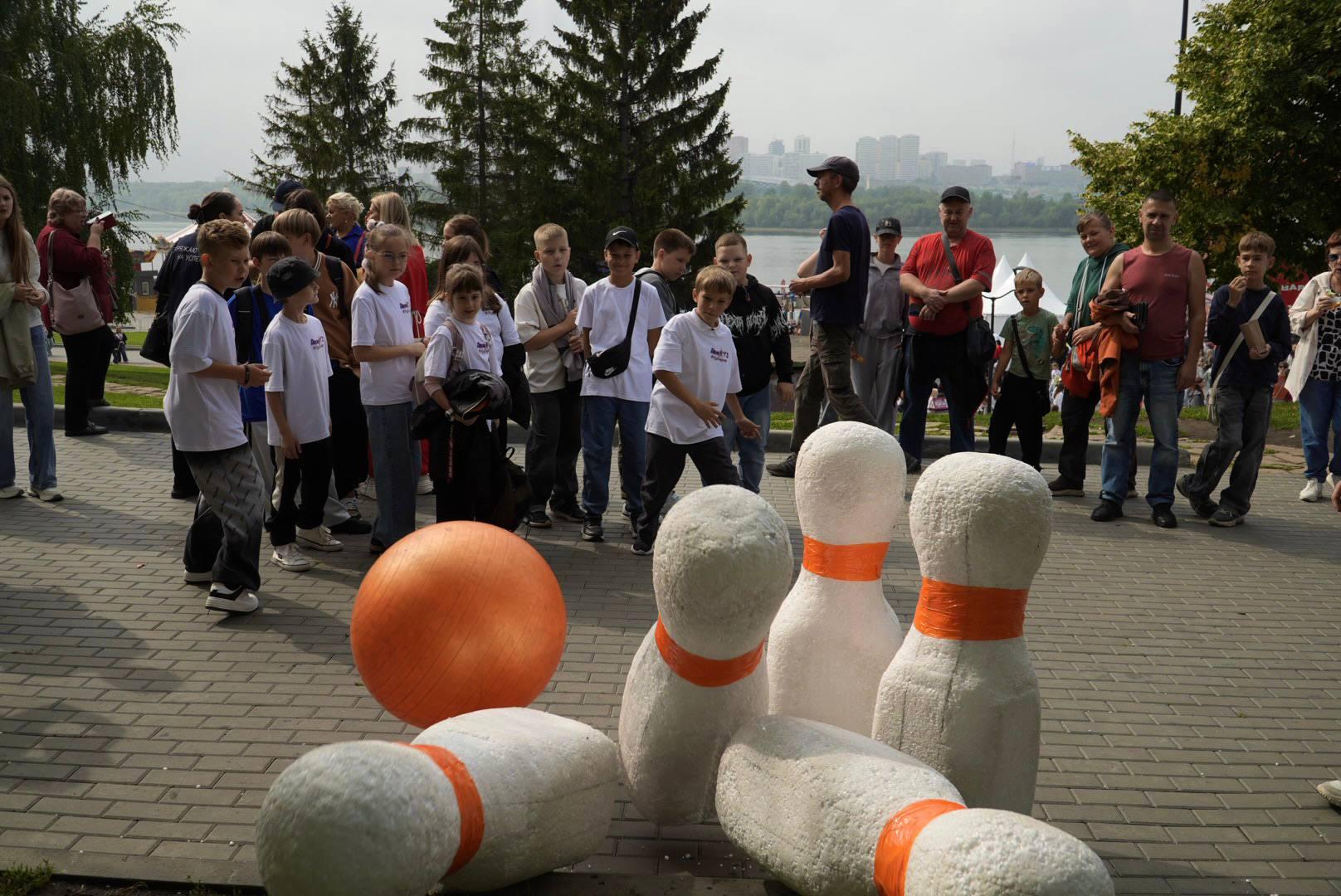 Фото Яркий старт перед новым учебным годом: «Линейка Первых» проходит в Новосибирске 6 - Сиб.ФМ Фото Яркий старт перед новым учебным годом: «Линейка Первых» проходит в Новосибирске 6