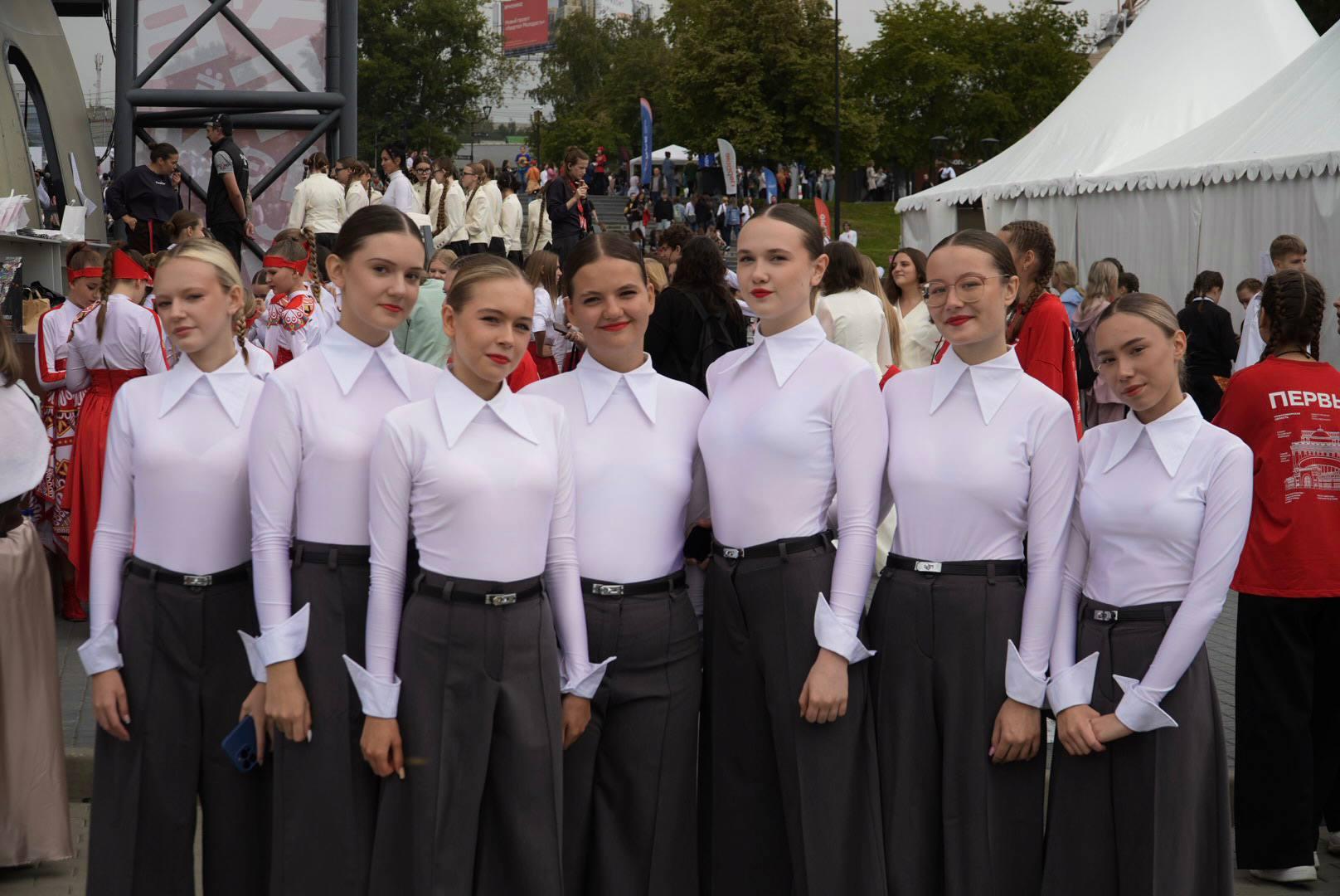 Фото Яркий старт перед новым учебным годом: «Линейка Первых» проходит в Новосибирске 4 - Сиб.ФМ Фото Яркий старт перед новым учебным годом: «Линейка Первых» проходит в Новосибирске 4