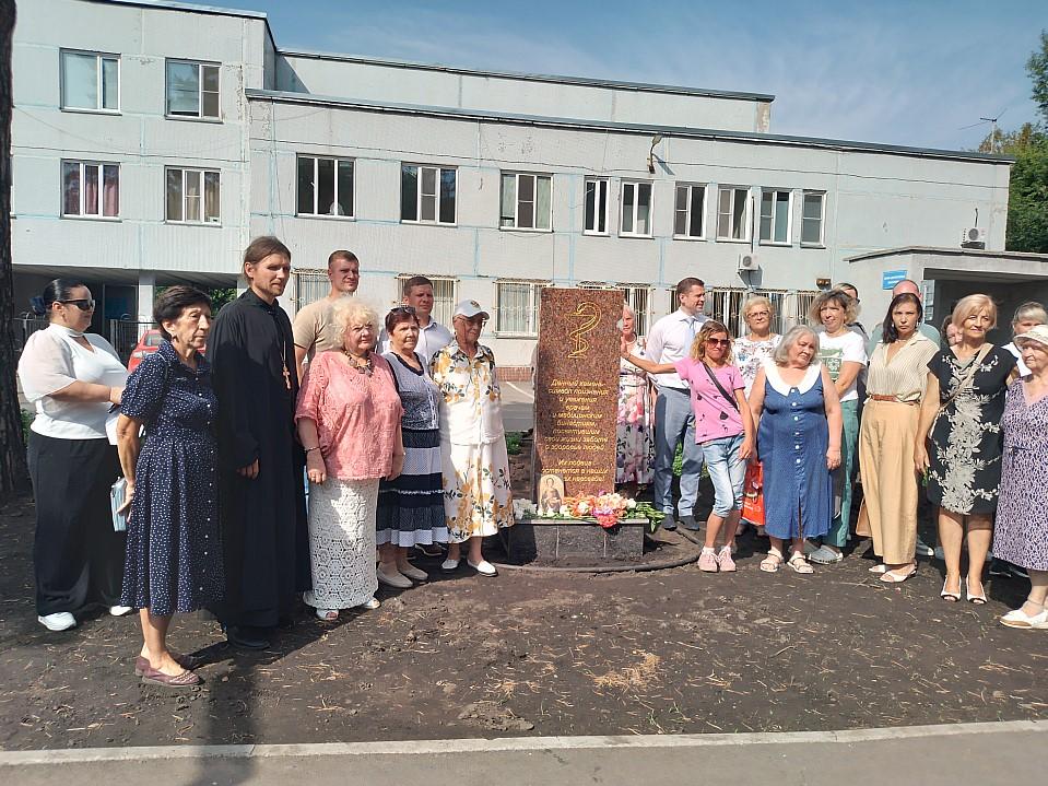 Фото Подвиг врачей и медицинских династий увековечили в Новосибирске 5 - Сиб.ФМ Фото Подвиг врачей и медицинских династий увековечили в Новосибирске 5