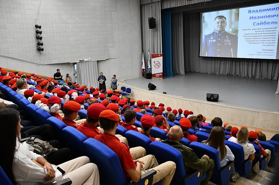 Фото Патриотизм из первых уст: встреча воспитанников военно-патриотических клубов с Героем России прошла в селе Боровое 2 - Сиб.ФМ Фото Патриотизм из первых уст: встреча воспитанников военно-патриотических клубов с Героем России прошла в селе Боровое 2