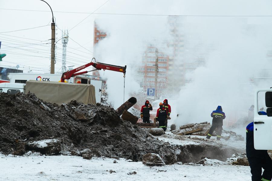 Отопительные аварии. Аварии на тепловых сетях в зиму. Коммунальные аварии в Новосибирске. Теплотрасса зимой.