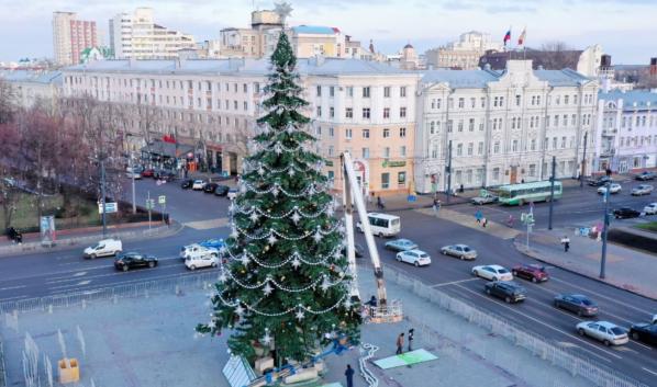 Фото Жители Новосибирска не согласились с рейтингом самых красивых ёлок России 9