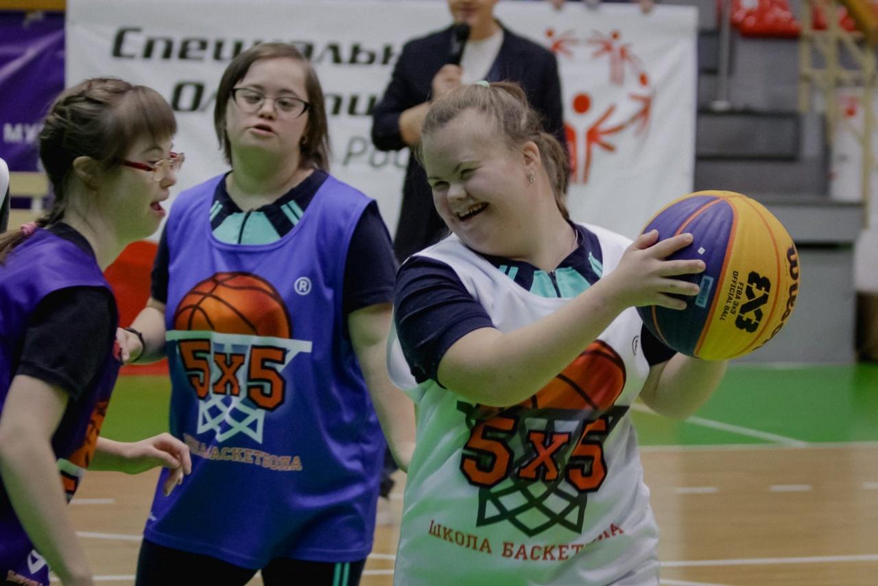 Фото «Позволь мне победить»: как в Новосибирске проходят матчи по юнифайд-баскетболу для детей без возраста 6