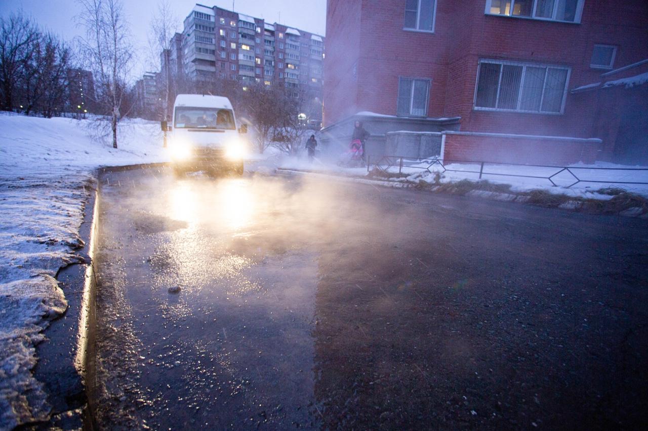 Фото Затопленные кипятком Богаткова и Лескова: как выглядят улицы после коммунальной аварии в Новосибирске 7