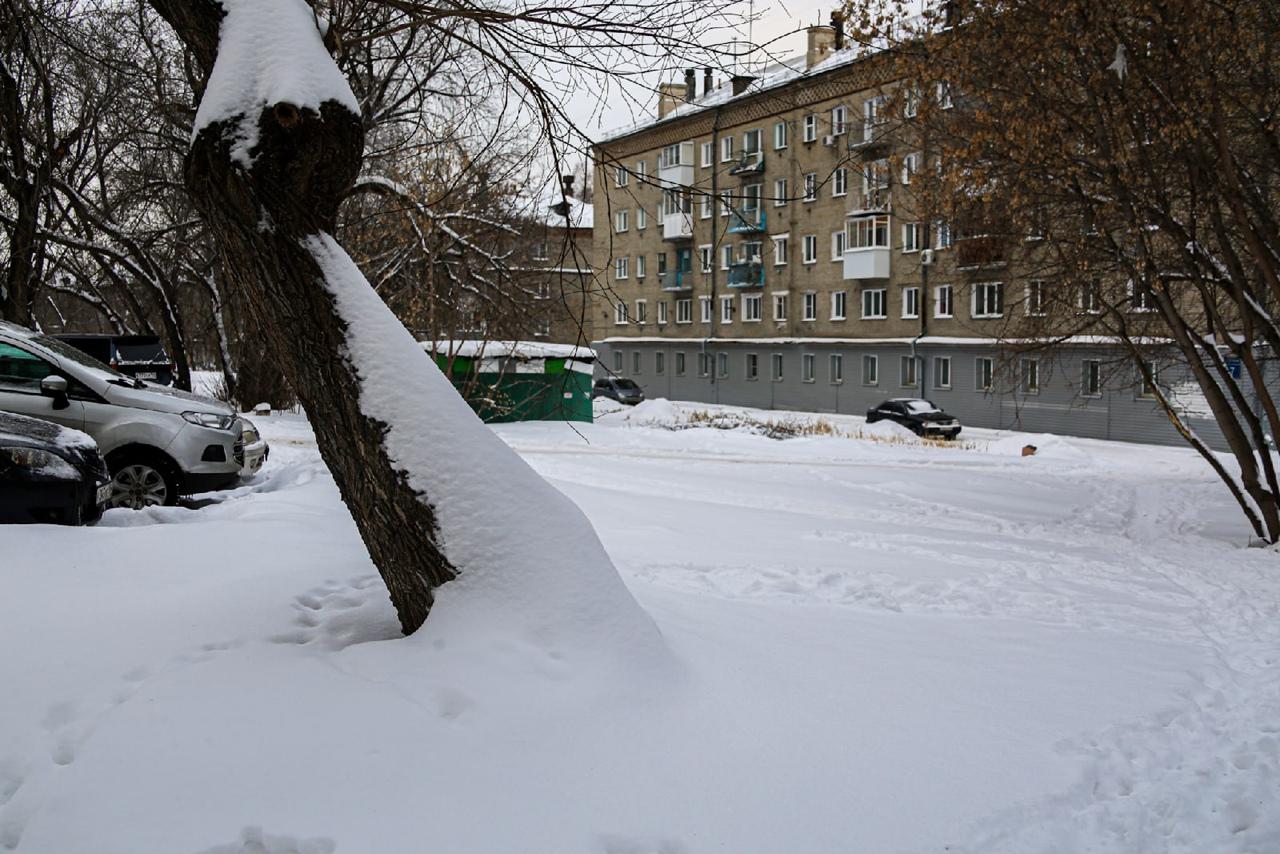 Фото Жители Новосибирска пожаловались на состояние тротуаров после снегопада 2