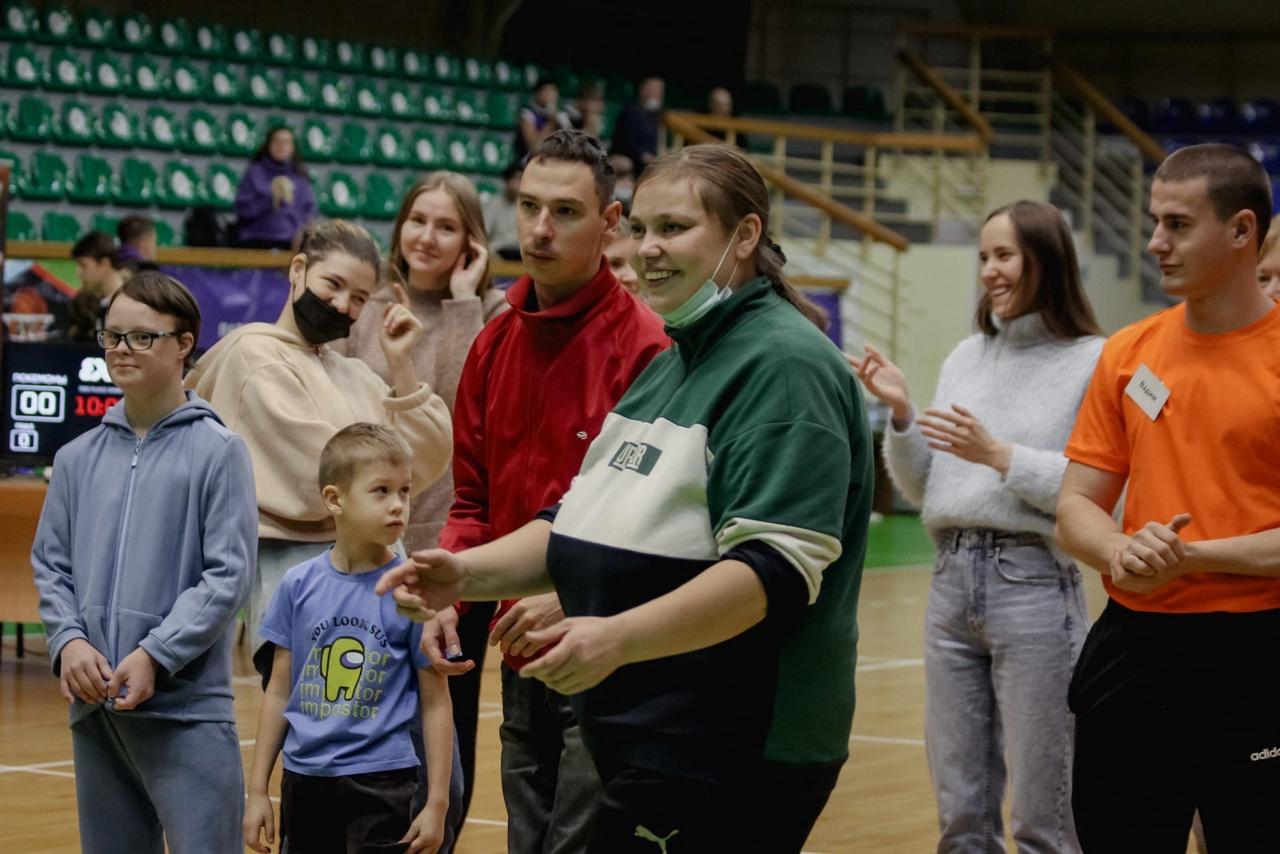 Фото «Позволь мне победить»: как в Новосибирске проходят матчи по юнифайд-баскетболу для детей без возраста 4