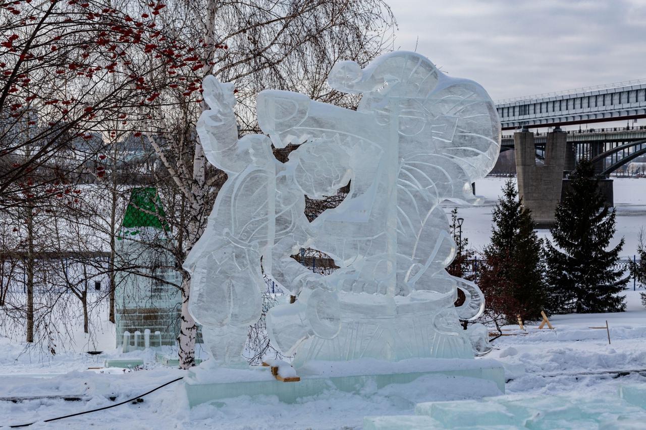 Фото В Новосибирске на Михайловской набережной открылся ледовый городок 3