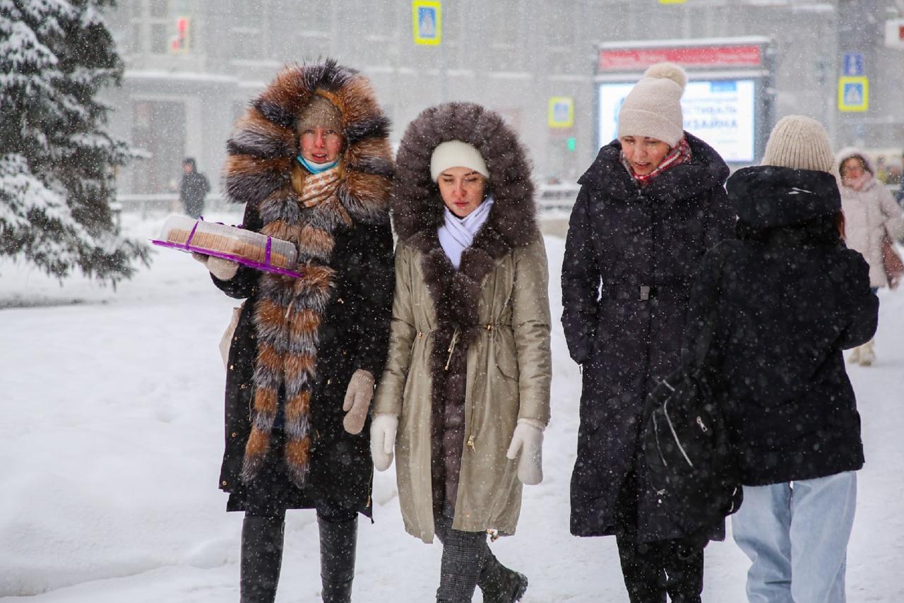 Фото Новосибирск завалило снегом: 10 атмосферных фото с улиц города 3
