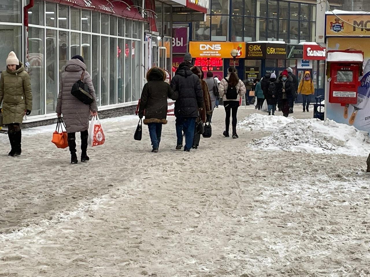 Фото Сугробы выше головы: куда жаловаться на не чищенные от снега тротуары в Новосибирске – пошаговая инструкция 4