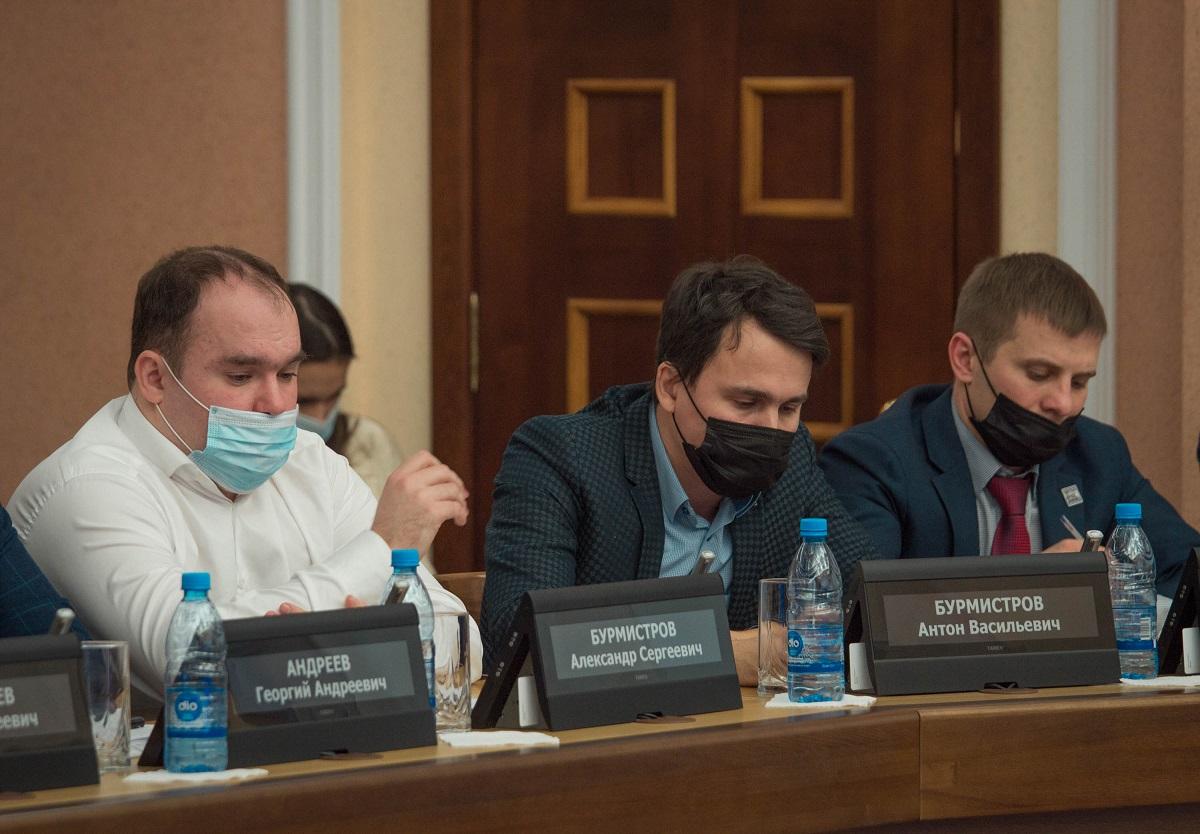 Фото Горсовет одобрил в первом чтении бюджет Новосибирска на следующие три года и повышение зарплат муниципальным служащим 5