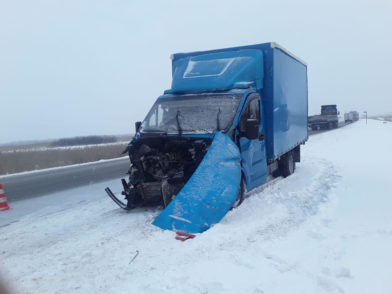 Фото В Новосибирской области водитель и женщина-пассажир погибли после обгона 2