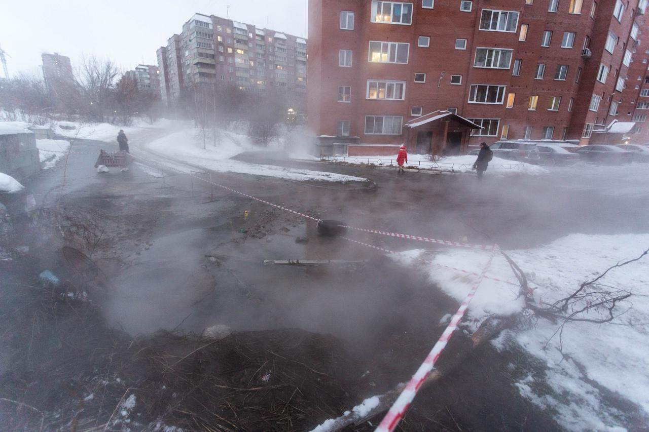 Фото Затопленные кипятком Богаткова и Лескова: как выглядят улицы после коммунальной аварии в Новосибирске 3