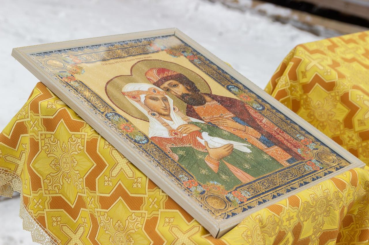 Фото В Новосибирске освятили купола и кресты строящегося храма в Кировском районе 4