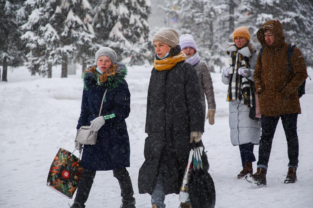 Фото Новосибирск завалило снегом: 10 атмосферных фото с улиц города 8