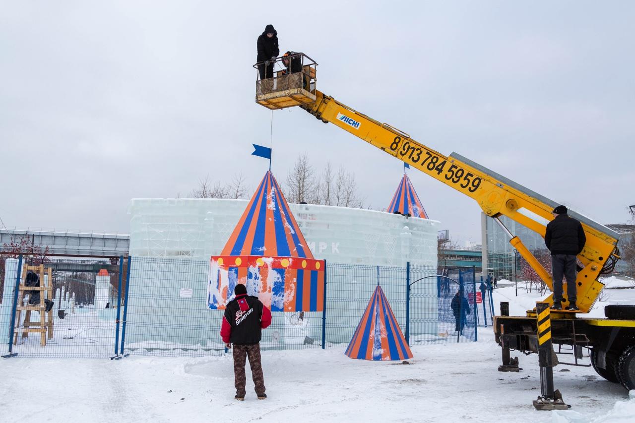 Фото В Новосибирске на Михайловской набережной открылся ледовый городок 4