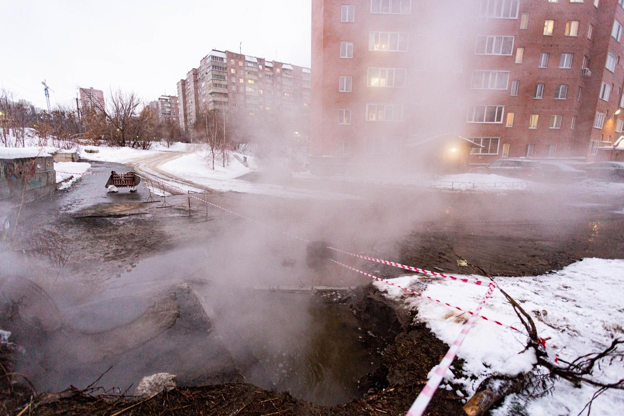 Фото Затопленные кипятком Богаткова и Лескова: как выглядят улицы после коммунальной аварии в Новосибирске 10