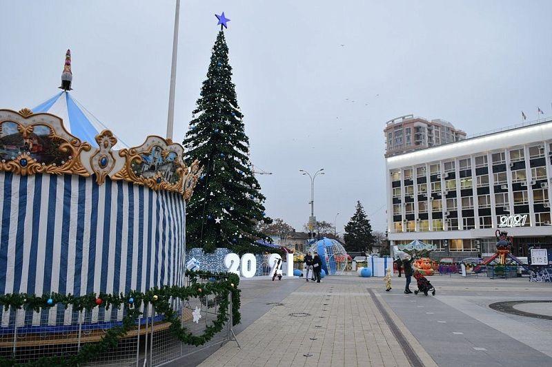 Фото Жители Новосибирска не согласились с рейтингом самых красивых ёлок России 4