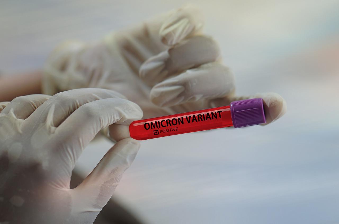 Фото «Омикрон» против «дельты»: какой штамм коронавируса сильнее, рассказали учёные 2