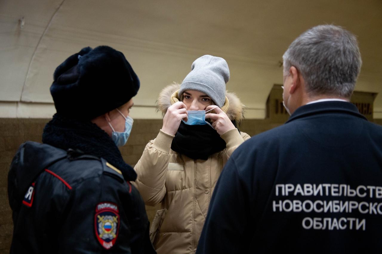 Фото В Новосибирске 6000 человек не пустили в метро из-за отсутствия маски в 2021 году 2