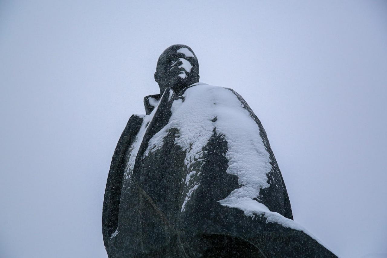 Фото Новосибирск завалило снегом: 10 атмосферных фото с улиц города 7