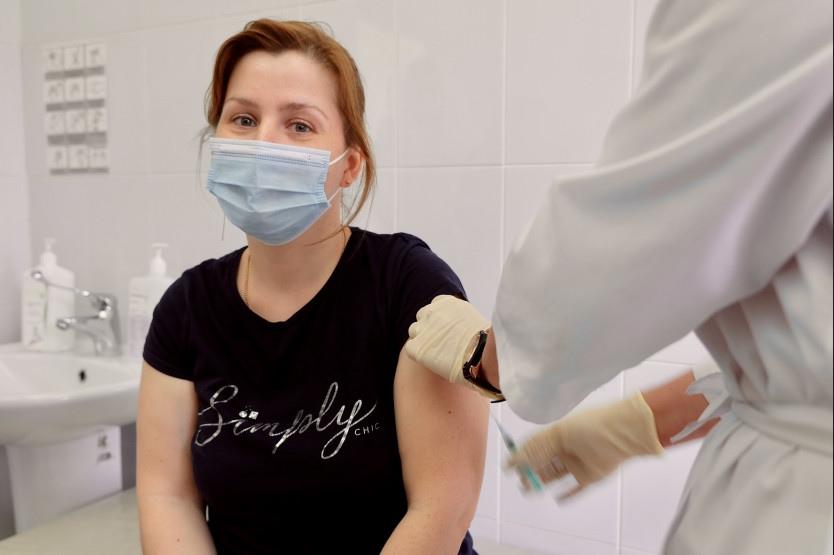 Фото В Новосибирской области менее 1 % беременных вакцинировались от COVID-19 4