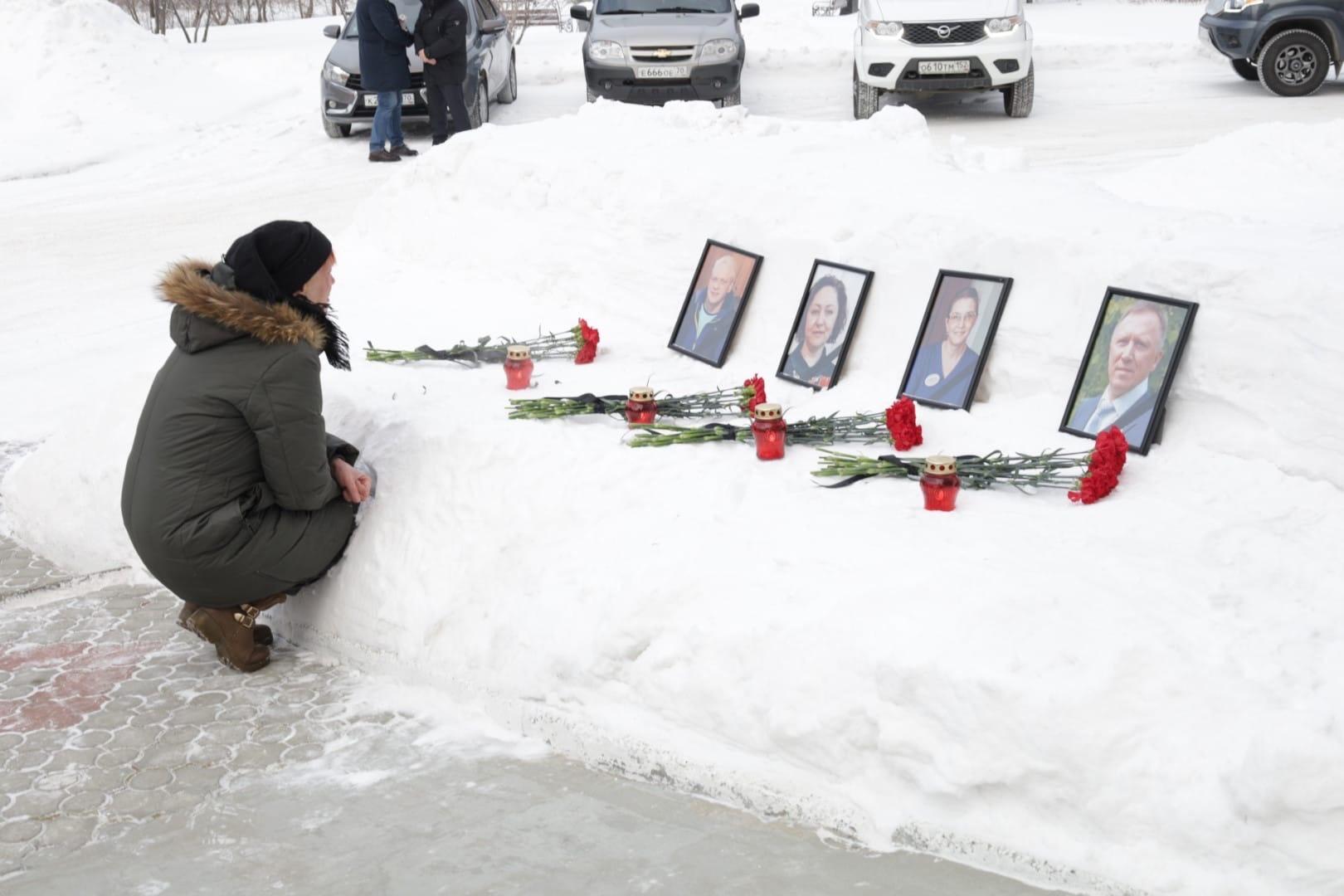 Фото Траур в городе и слёзы врачей: что известно о трагедии в Томске с погибшими на трассе медиками 7