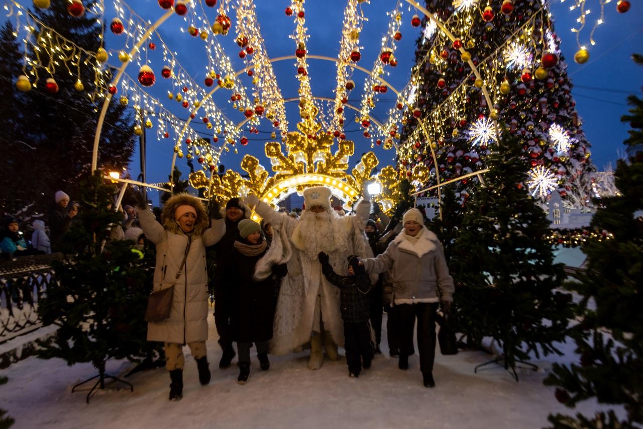 Фото В Новосибирске Деды Морозы и мэр Локоть открыли проект «Новогодняя столица России» — фотоотчет 6