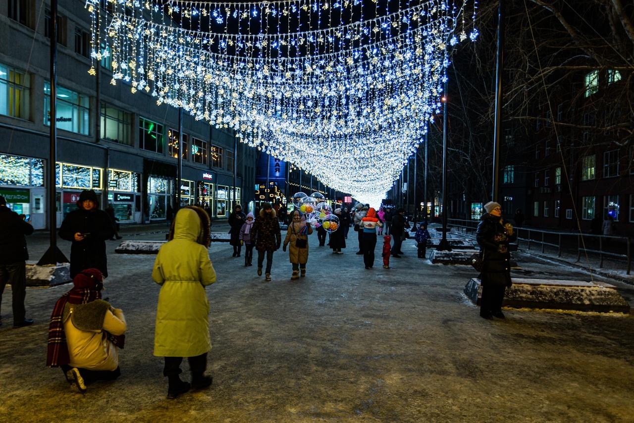Фото В сказку попали: как выглядит Новогодняя столица России 2022 года - 20 волшебных кадров из Новосибирска 4