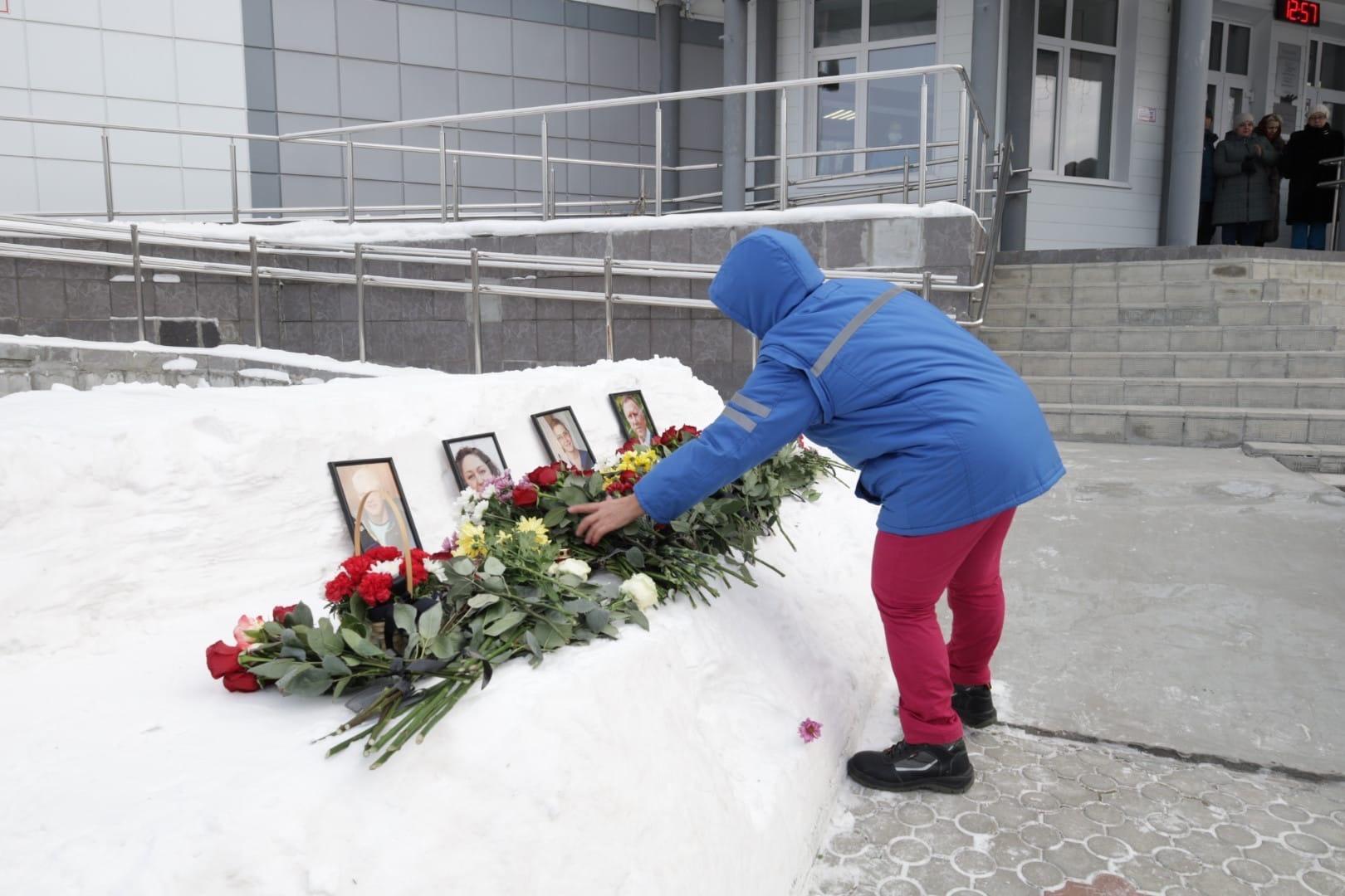 Фото Траур в городе и слёзы врачей: что известно о трагедии в Томске с погибшими на трассе медиками 4