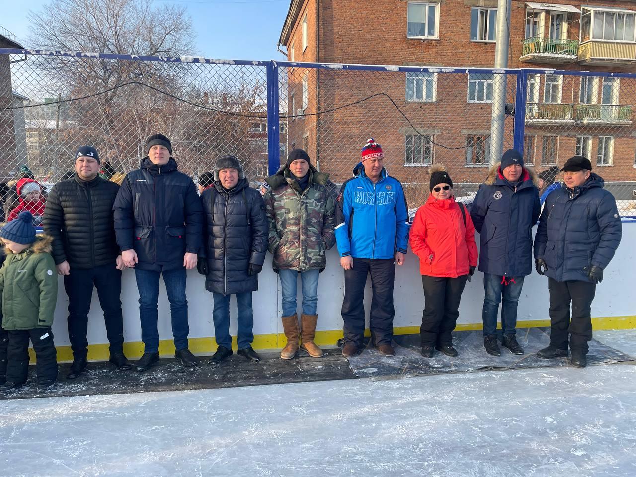 Фото На улице Халтурина в Новосибирске открыли новую хоккейную коробку 2