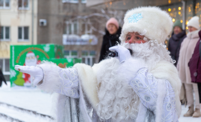 Фото В Новосибирске Деды Морозы и мэр Локоть открыли проект «Новогодняя столица России» — фотоотчет 3