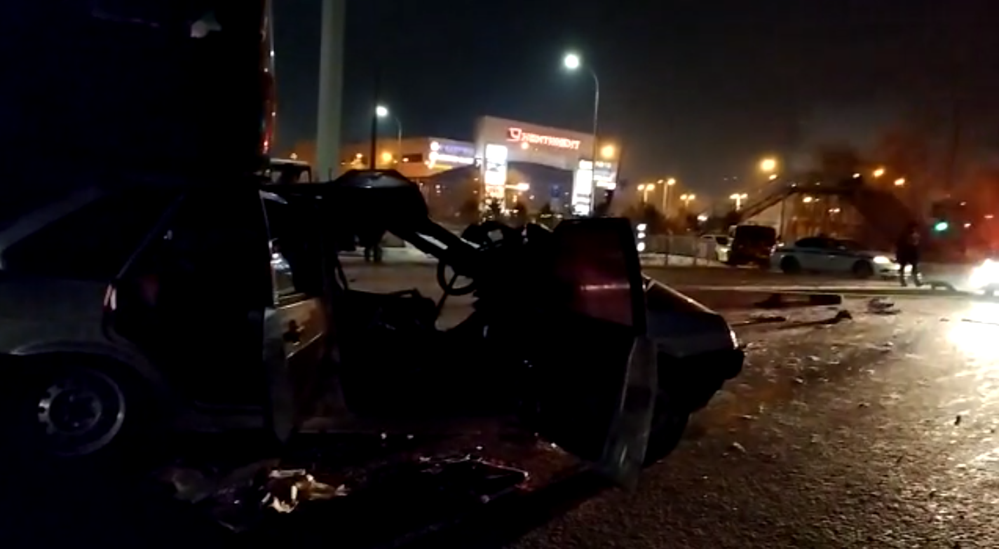 Фото Водитель и пассажир младше 20 лет погибли в ДТП с грузовиком в Новосибирске 3