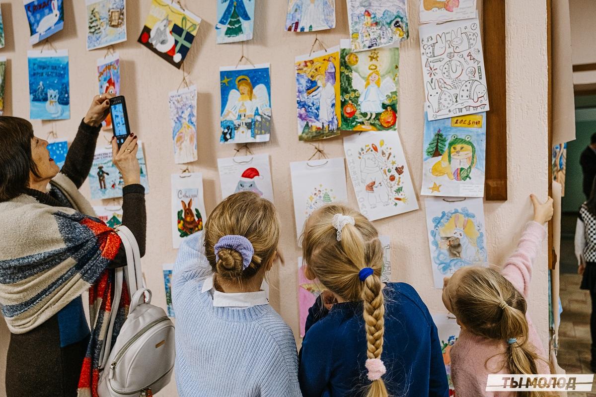 Фото Мир, озаренный Рождеством: в Новосибирске проходит уникальная выставка рисунков детей и молодежи 2