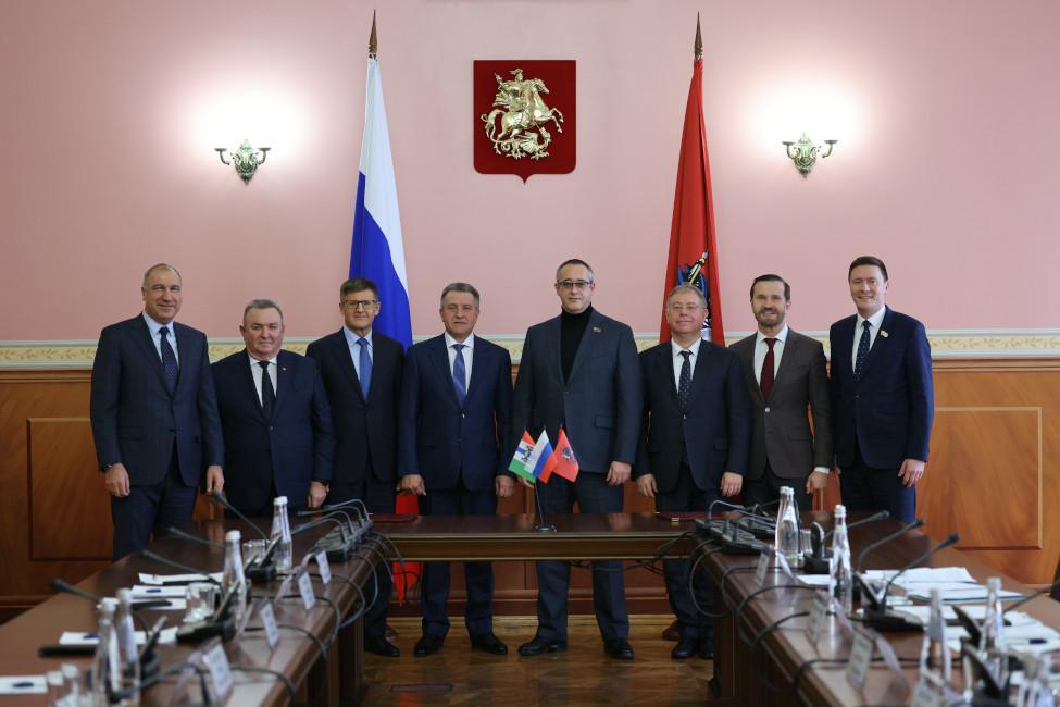 Фото Депутаты из Москвы и Новосибирской области заключили соглашение о сотрудничестве 2