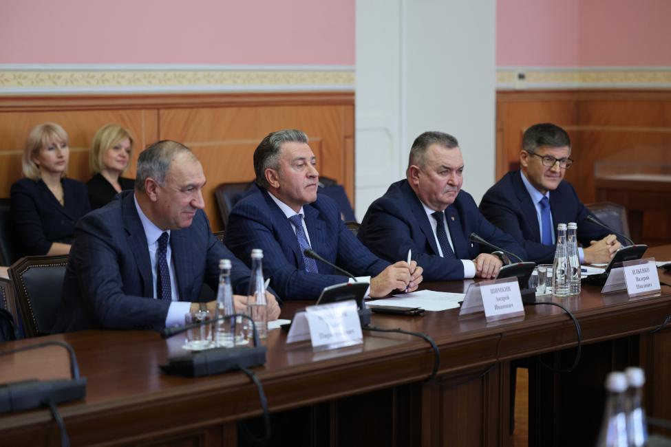 Фото Депутаты из Москвы и Новосибирской области заключили соглашение о сотрудничестве 3