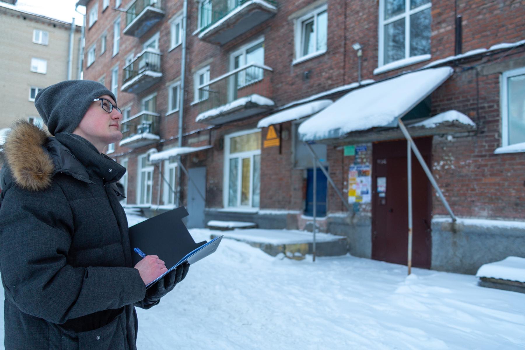 Фото В Новосибирске ГЖИ выявила 42 нарушения уборки снега во дворах домов 4