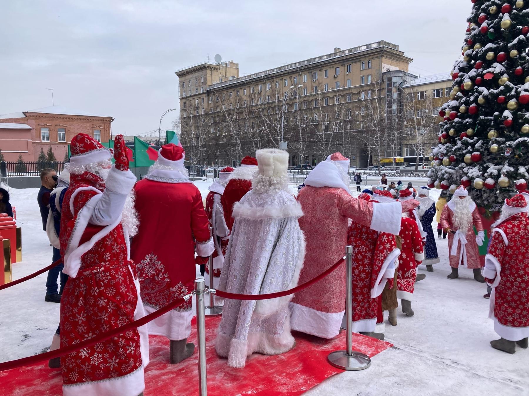 Фото В Новосибирск начался  первый Съезд Дедов Морозов 2