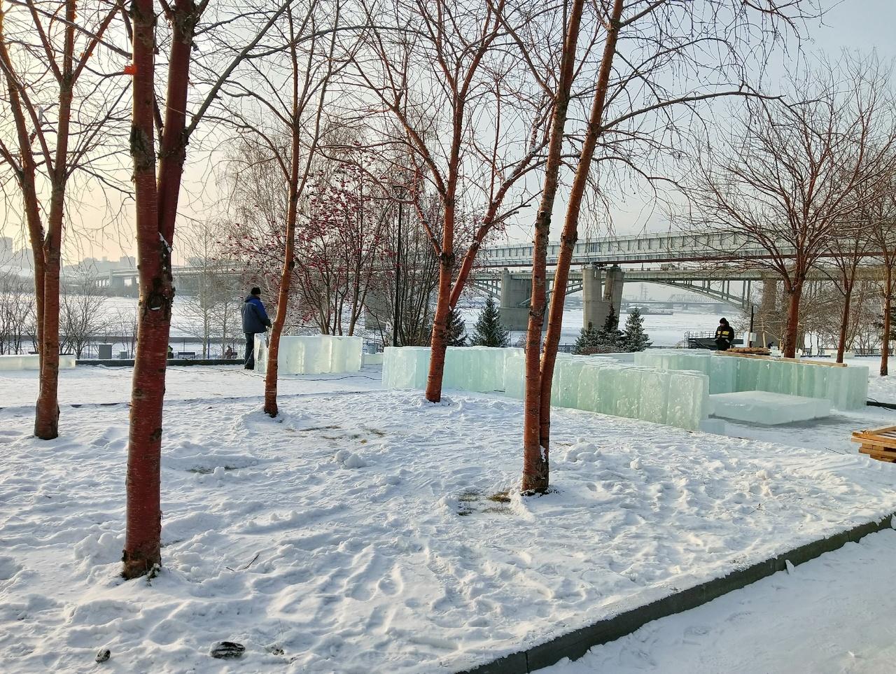 Фото Строители Ледового городка в Новосибирске показали фото с Михайловской набережной 3