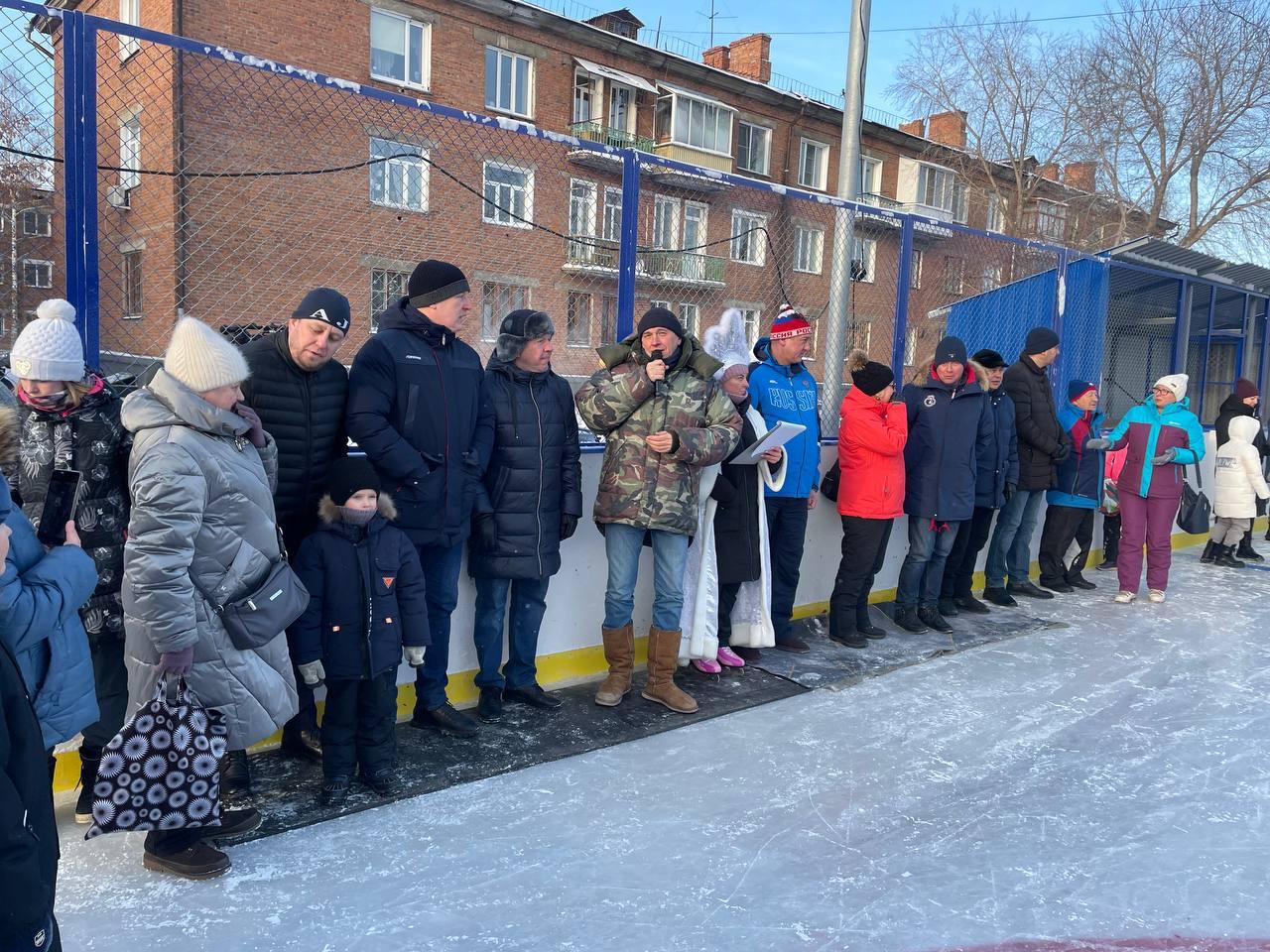 Фото На улице Халтурина в Новосибирске открыли новую хоккейную коробку 4